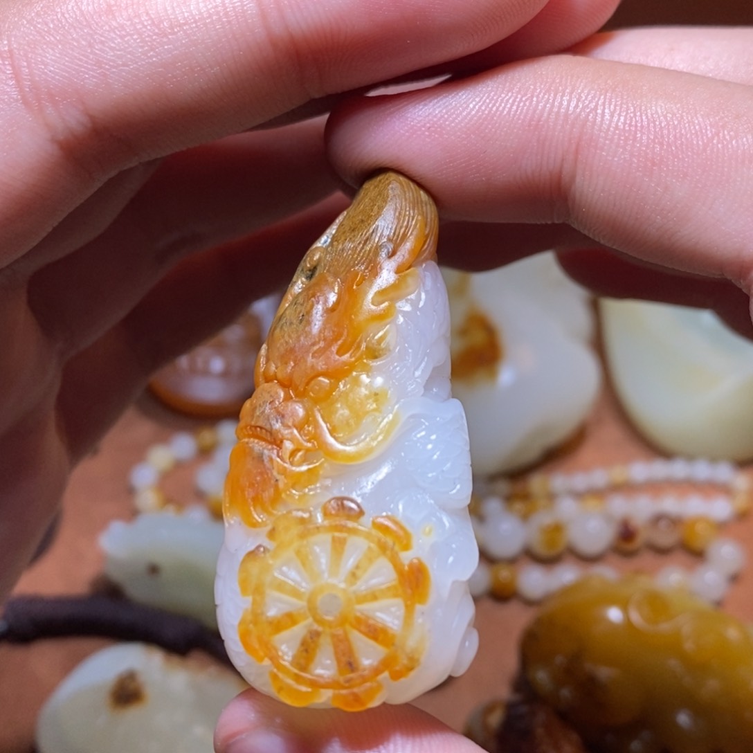 和田玉颈饰未镶嵌想**猪