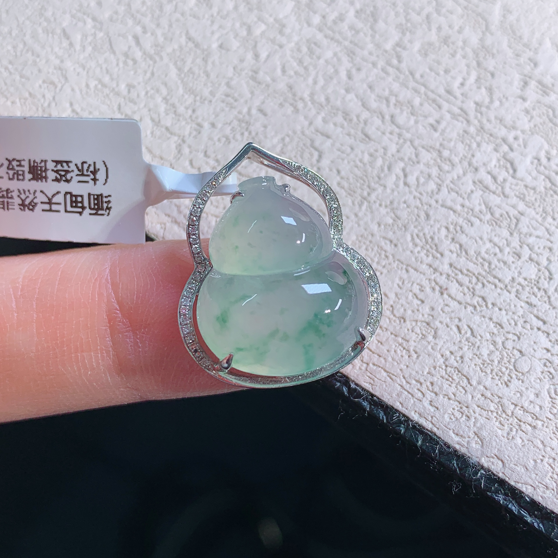 缅甸天然翡翠A货老坑冰种飘花葫芦精美时尚吊坠高品质精雕礼物