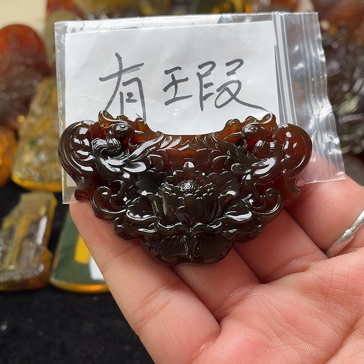 琥珀未镶嵌颈饰05