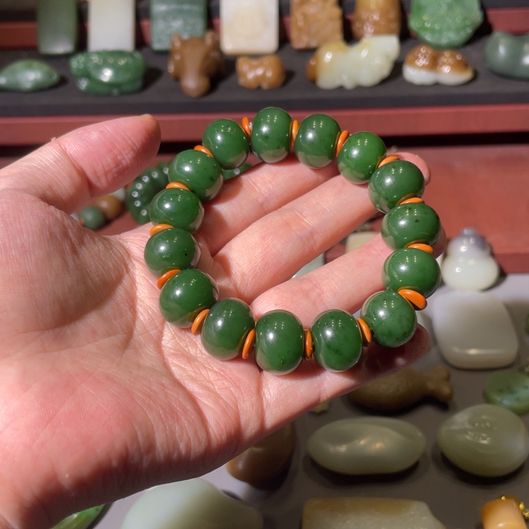 彳***°和田玉未镶嵌颈饰