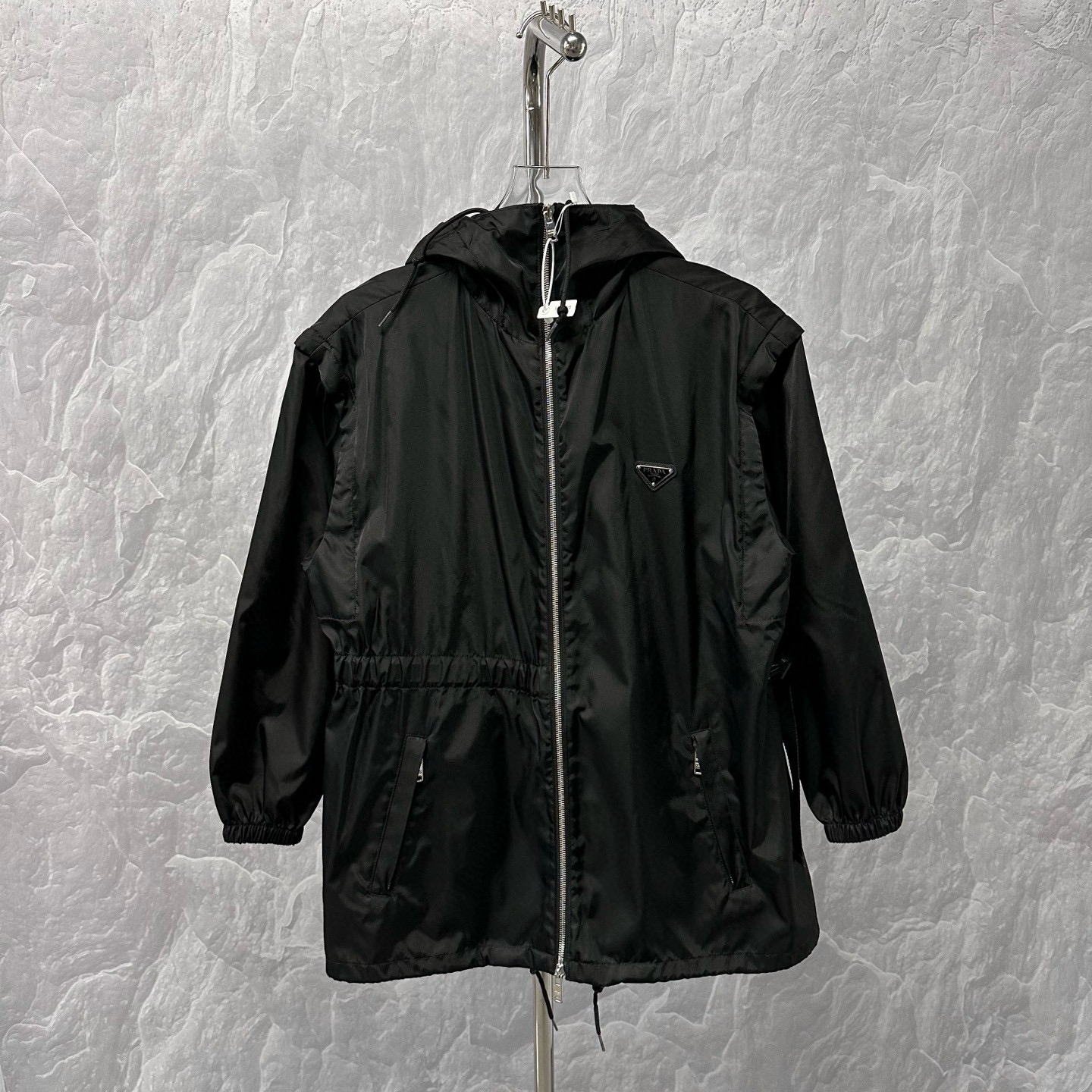 未使用 Prada/普拉达 三角钢标连帽外套可拆卸袖 36码J01201