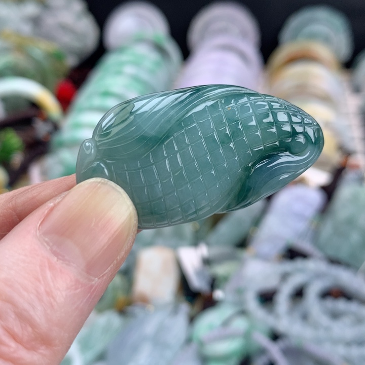 翡翠颈饰未镶嵌吊坠