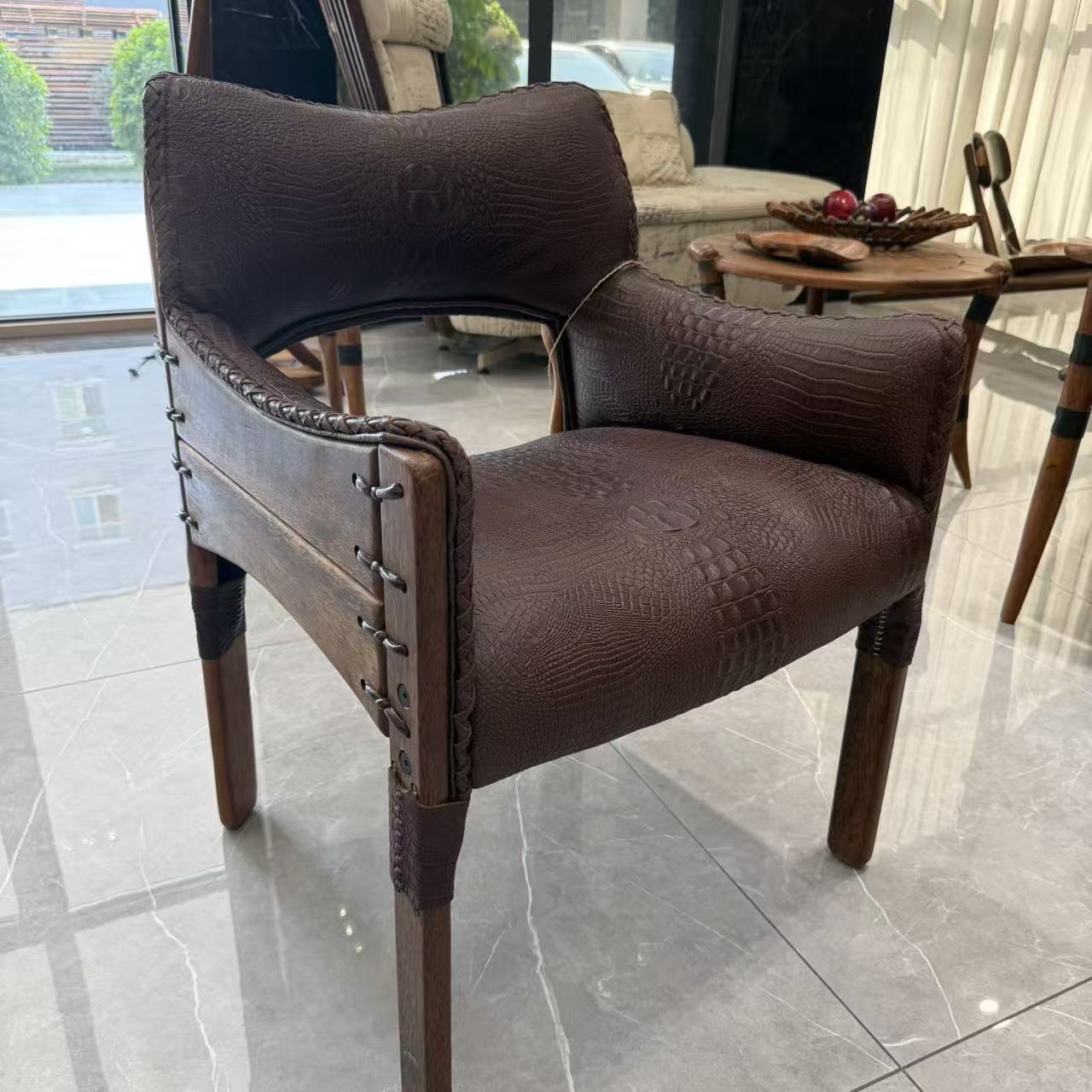 PACIFICGREEN他瓦卢餐椅复古棕榈木餐椅头层牛皮（鳄鱼纹）