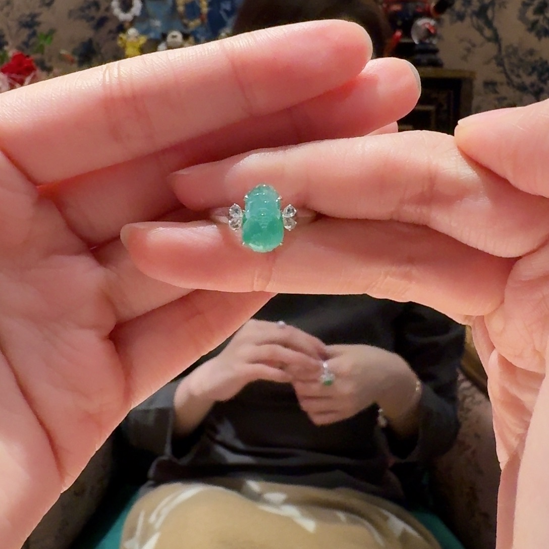 翡翠戒指18K金镶嵌戒指