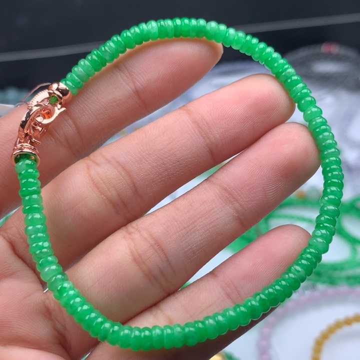 翡翠手镯未镶嵌卡