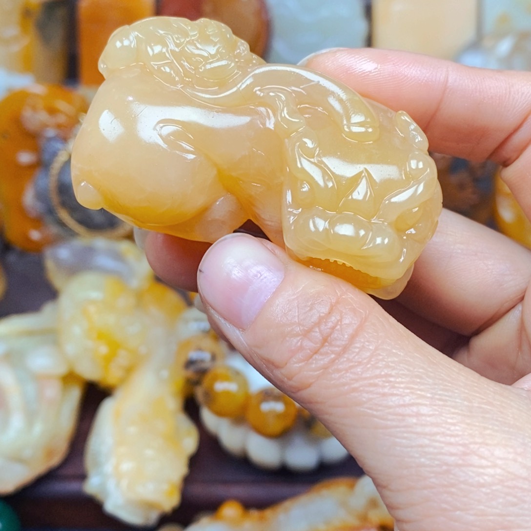 石英质玉（黄龙玉）颈饰未镶嵌