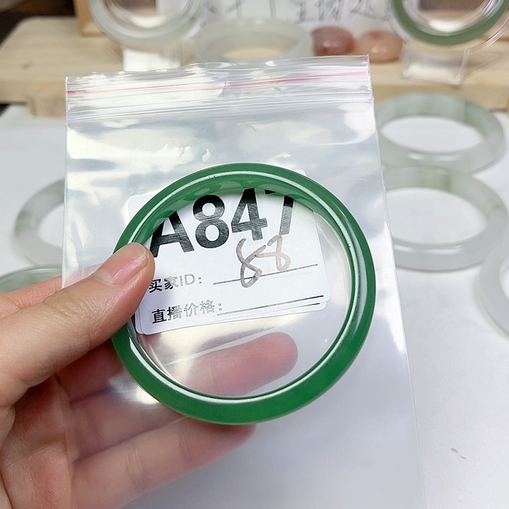 石英质玉手镯未镶嵌