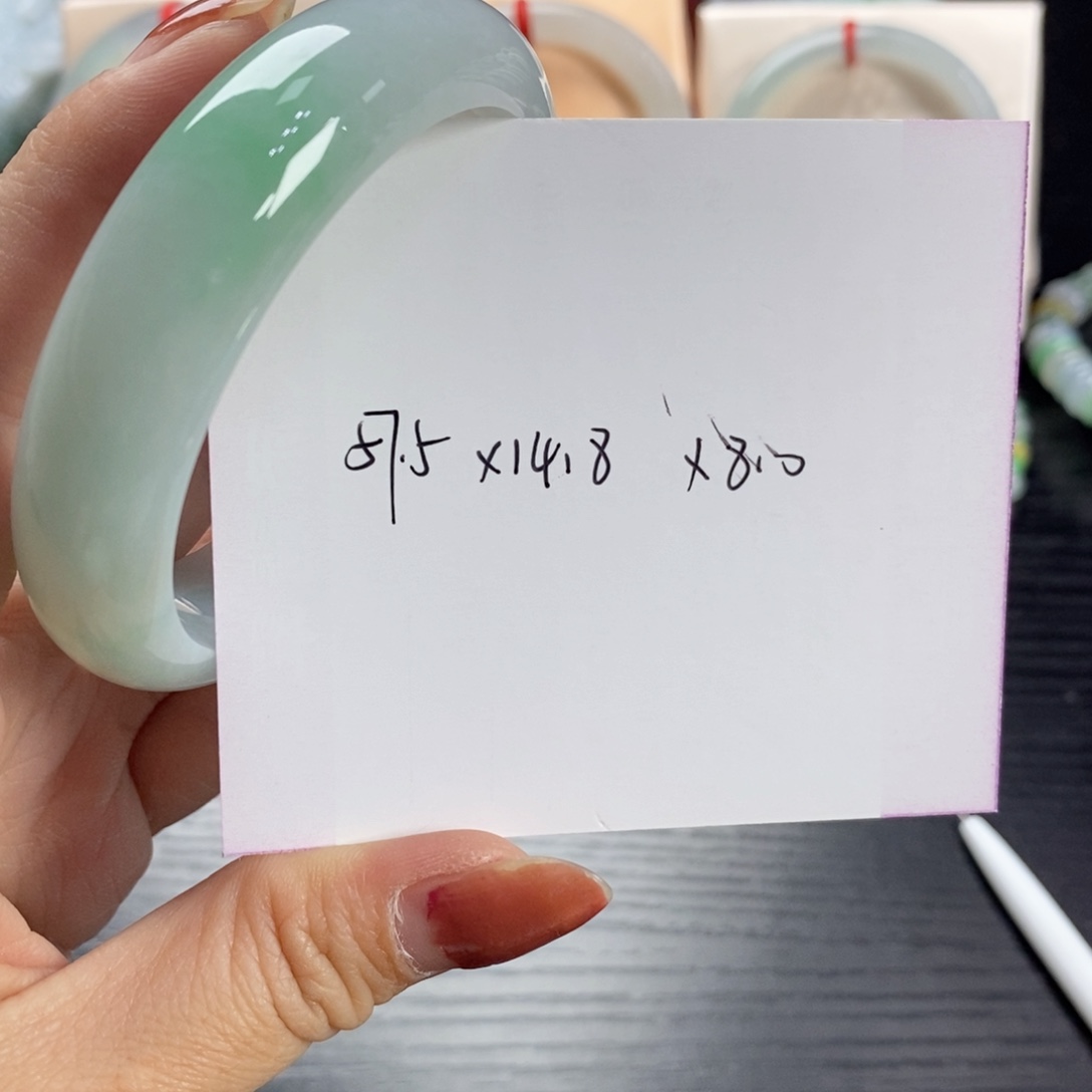 翡翠手镯未镶嵌天然翡翠