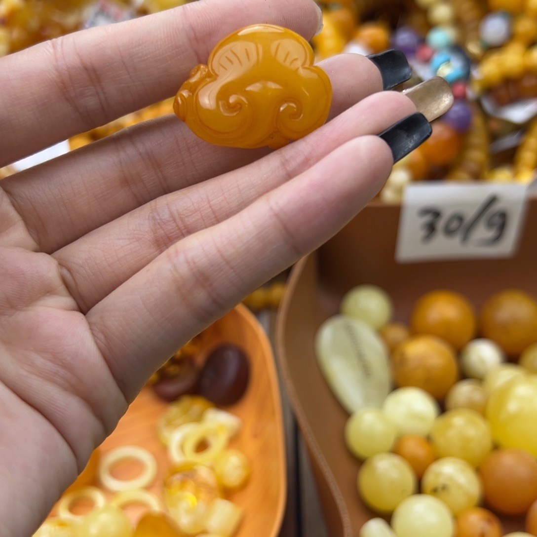 琥珀珠宝奇石未镶嵌