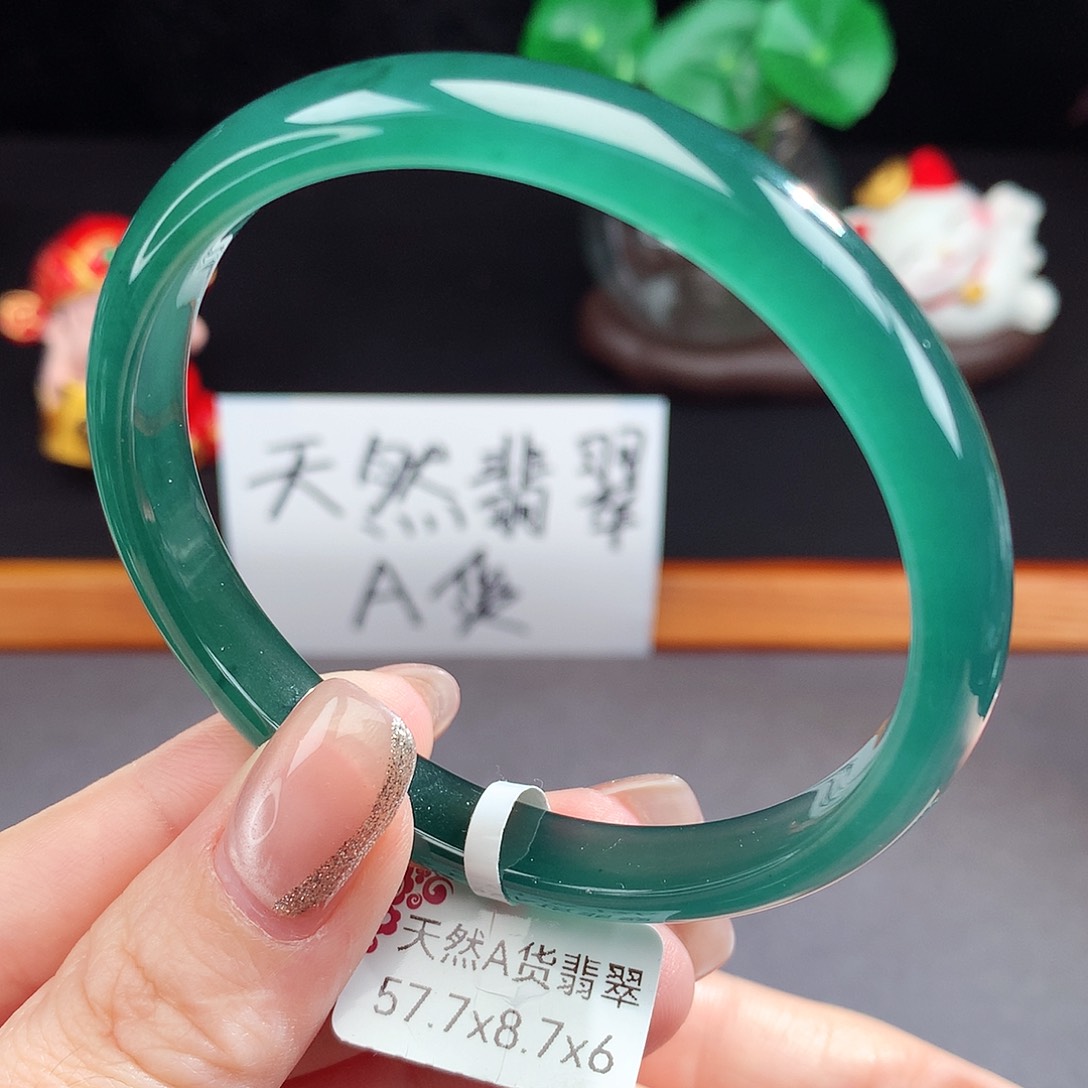 翡翠手镯（圆镯）未镶嵌