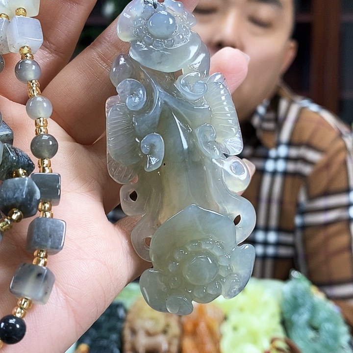 蛇纹石玉吊坠未镶嵌