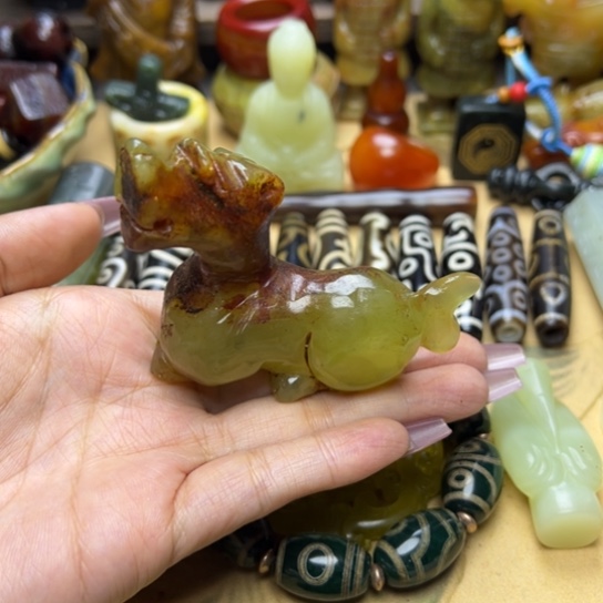 蛇纹石玉未镶嵌颈饰