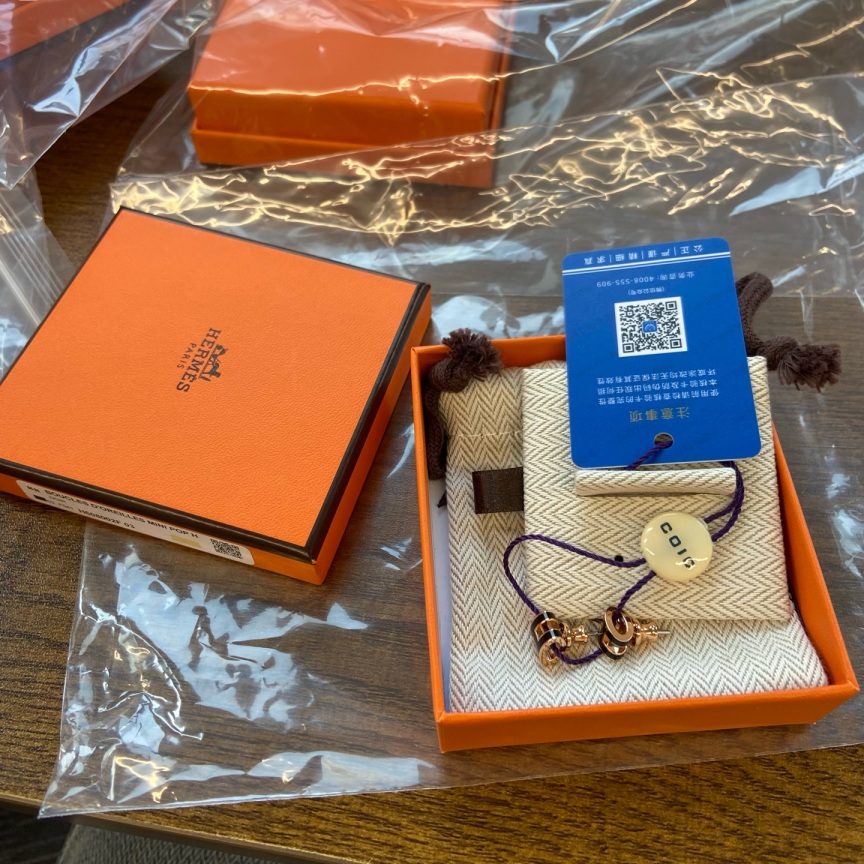 99新 Hermes/爱马仕 【九筒奢品】POP H黑色耳钉/3996