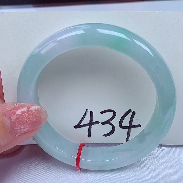 翡翠手镯未镶嵌翡翠