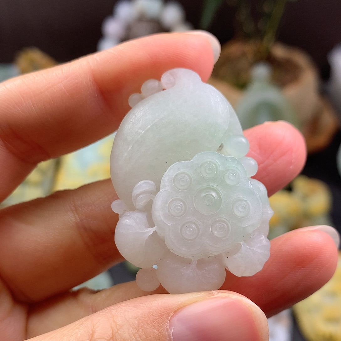 定制翡翠未镶嵌莲