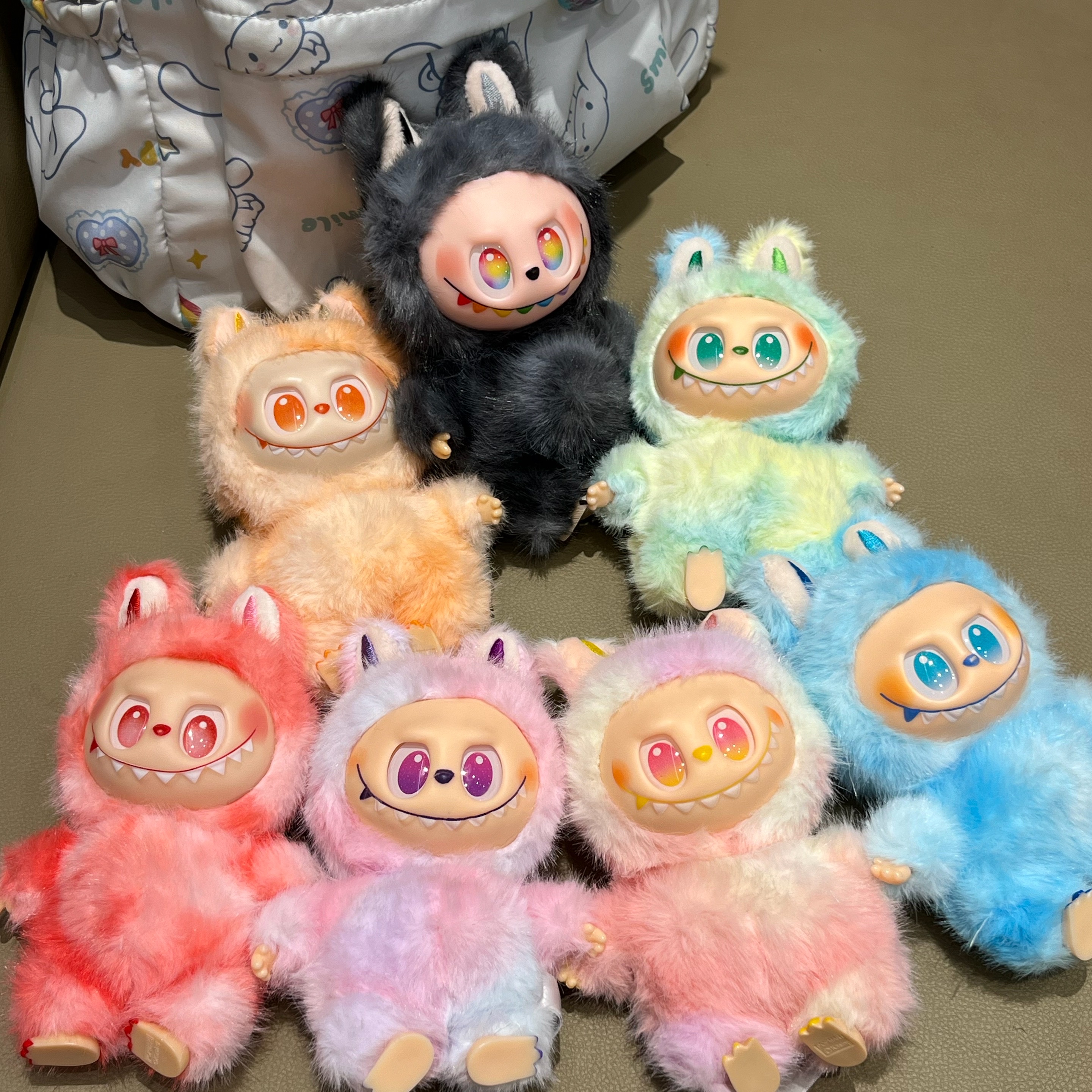 潮玩娃娃搪胶毛绒公仔布布玩偶拉布拉嘟新款儿童玩具包包挂件盲盒