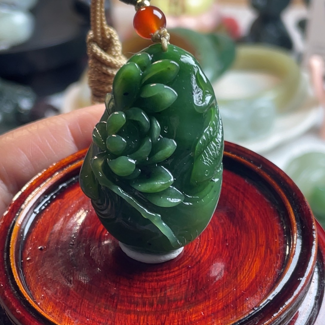 和田玉未镶嵌颈饰碧玉荷花鱼