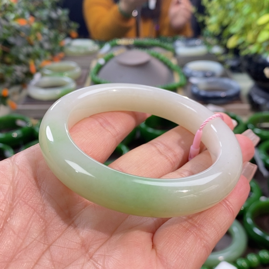 和田玉手镯未镶嵌白底翠