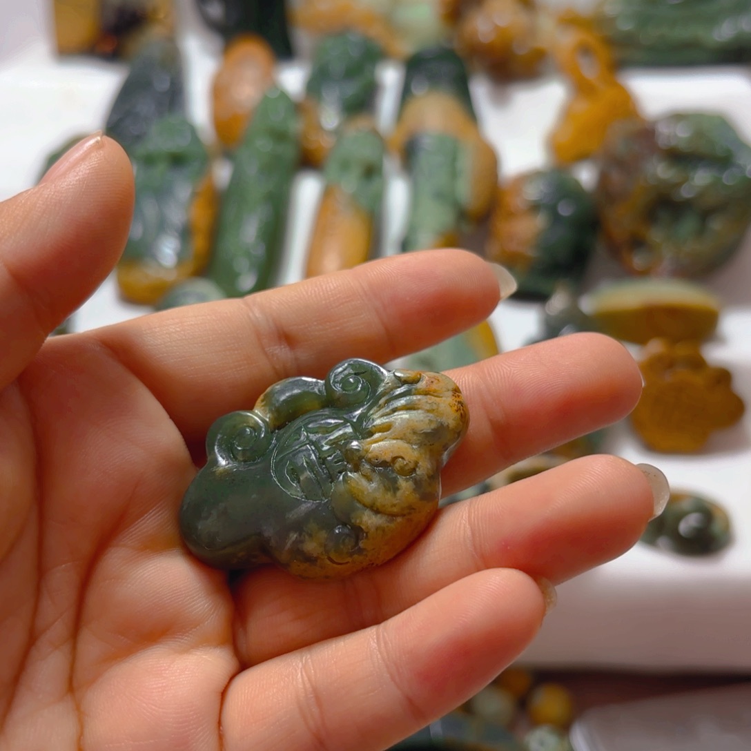 岫岩河磨玉（透闪石质玉）挂件未镶嵌