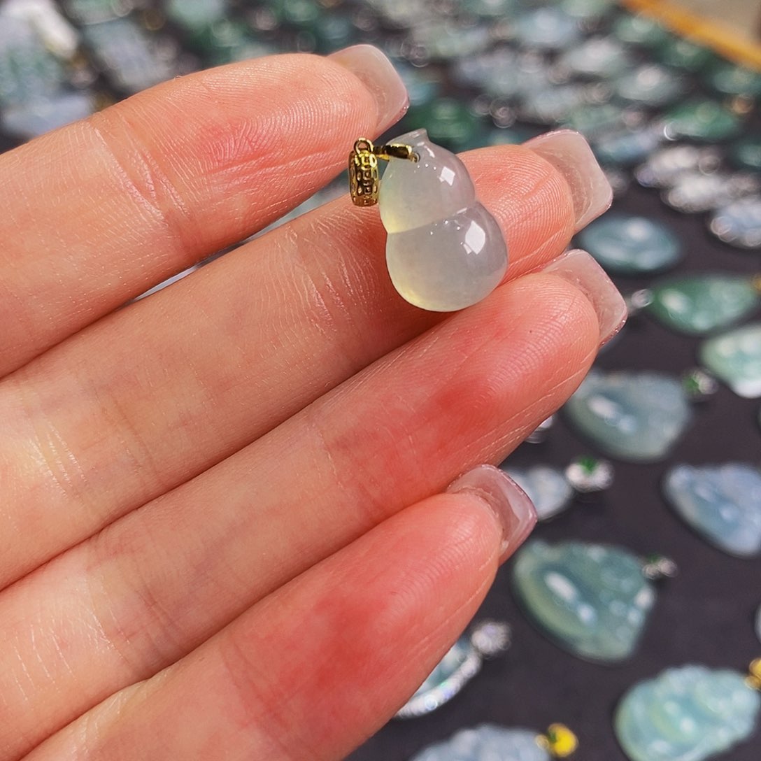 翡翠18K金镶嵌吊坠(赠链)天然缅甸翡翠吊坠葫芦