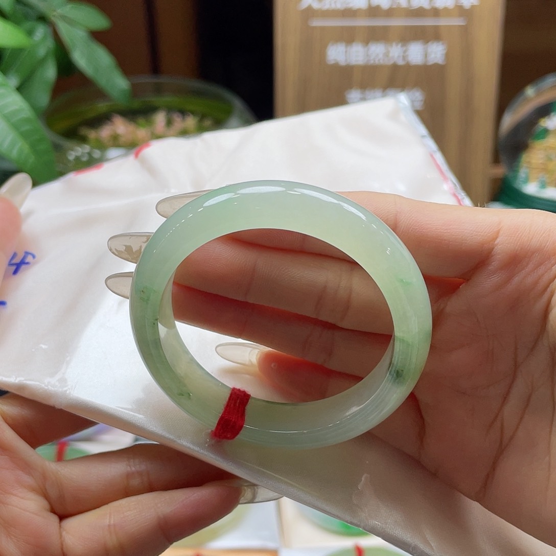 翡翠手镯未镶嵌红****4链接1