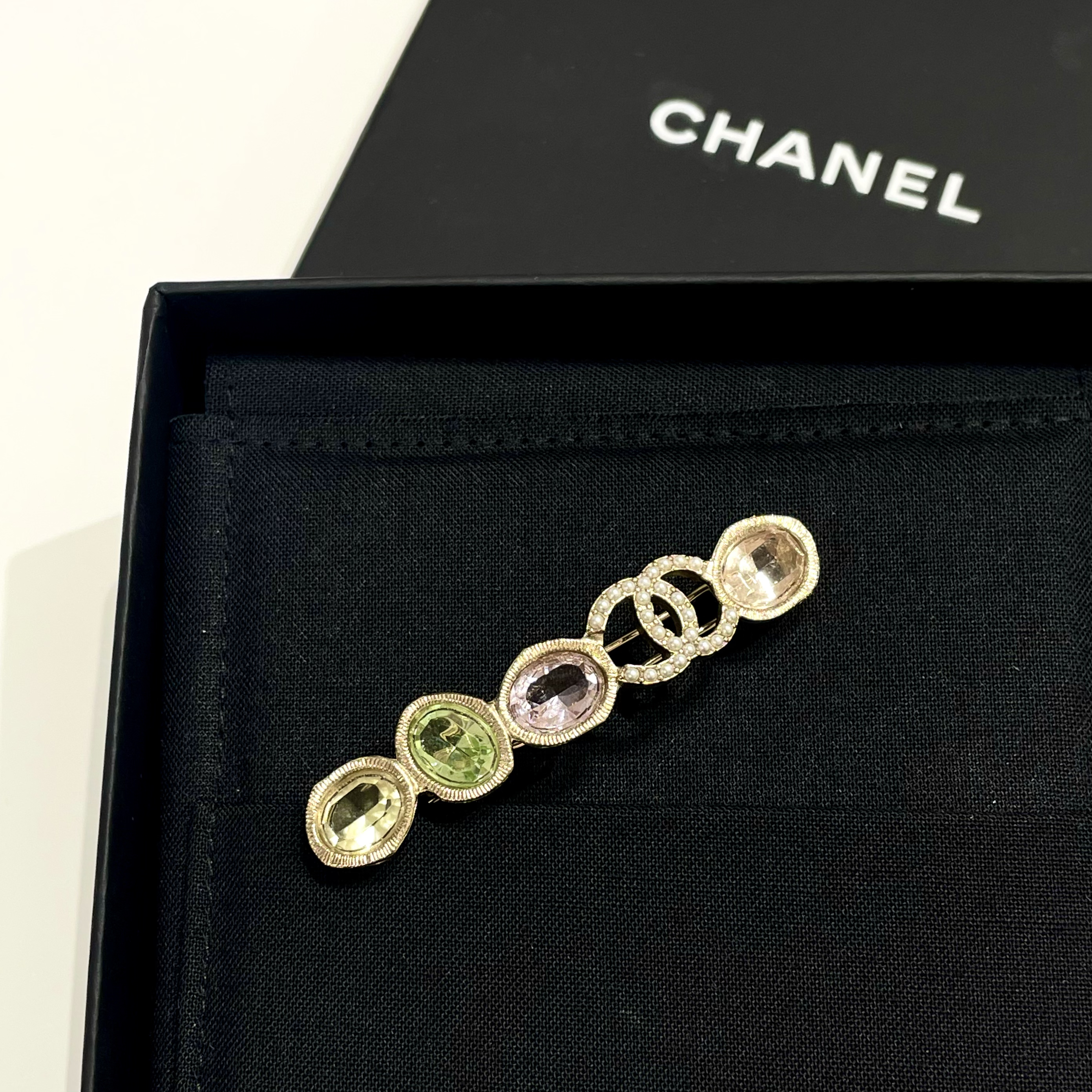 95新 Chanel/香奈儿 21b多宝莱茵石小发夹18649489