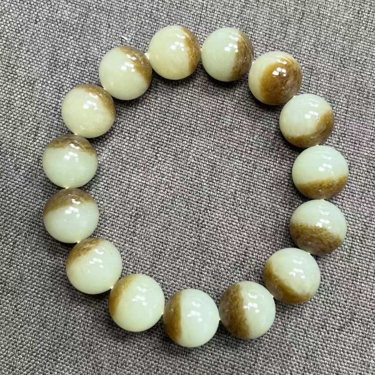 天然和田玉且末糖白，俏色半壁江山聚宝盆手链越戴越油润