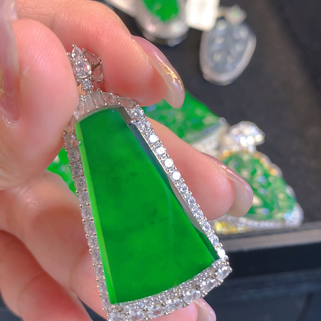 翡翠颈饰银S925镶嵌翡翠