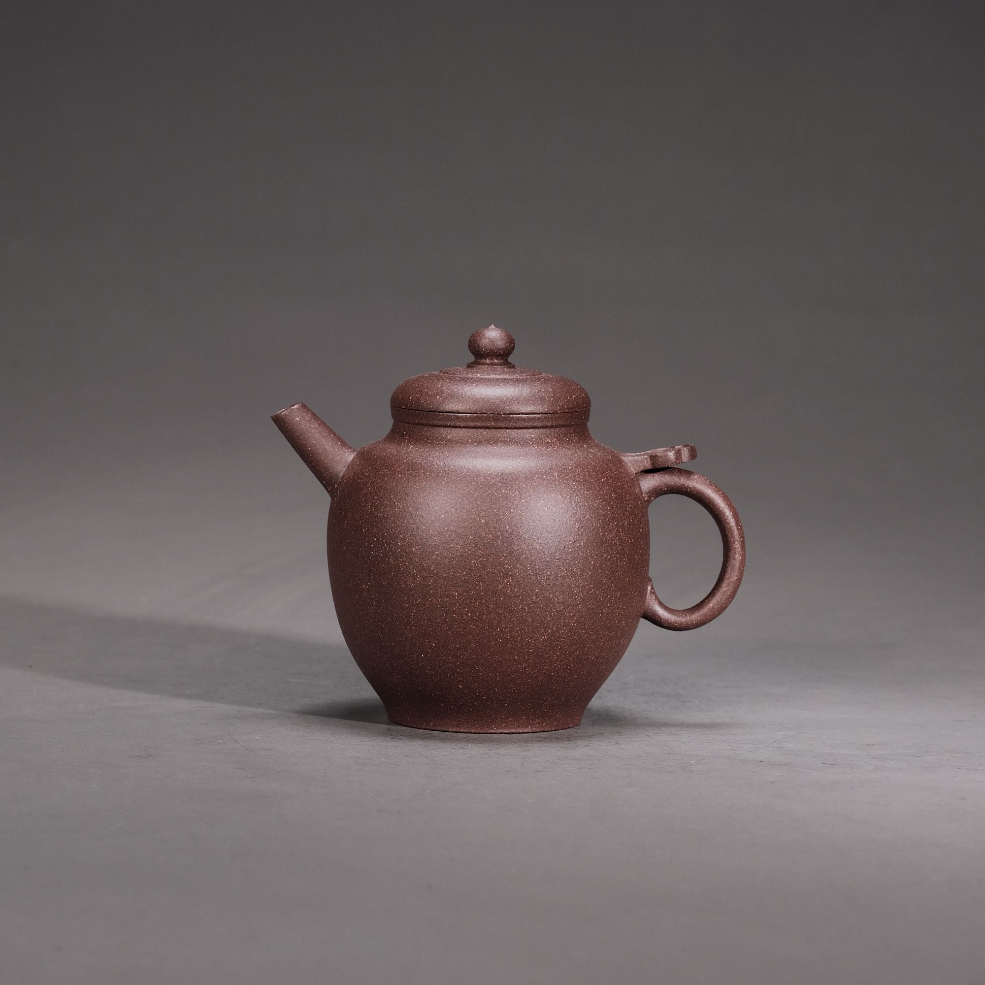 【宜子孙】用卿如意把宫灯.紫泥.容量180cc