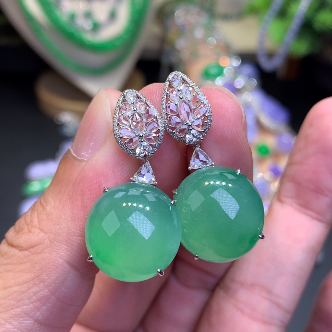 18K金镶嵌翡翠耳饰