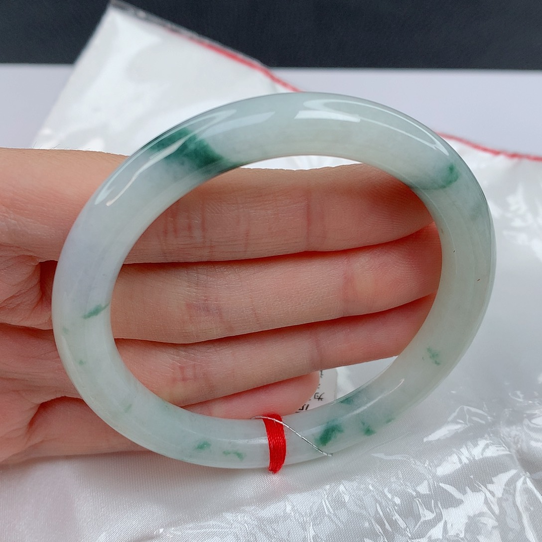 翡翠手镯未镶嵌55圆条有纹