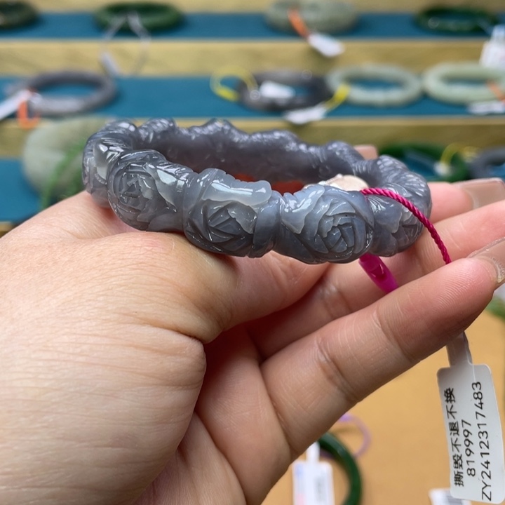 和田玉手镯55圈口。 编号103未镶嵌