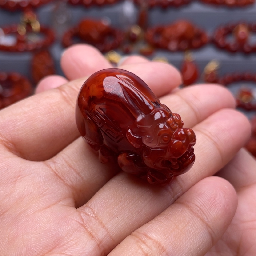 南红玛瑙未镶嵌珠宝奇石貔貅吊坠