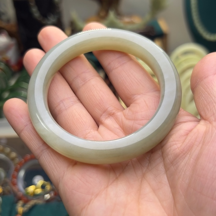 和田玉手镯未镶嵌57.1圈围5000