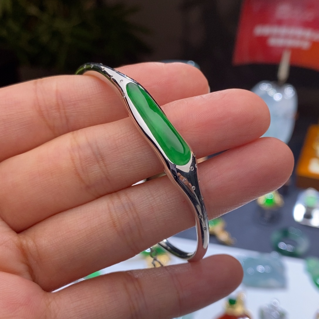 翡翠手镯18K金镶嵌手镯