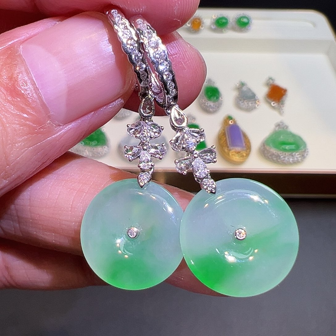 翡翠颈饰18K金镶嵌翡翠