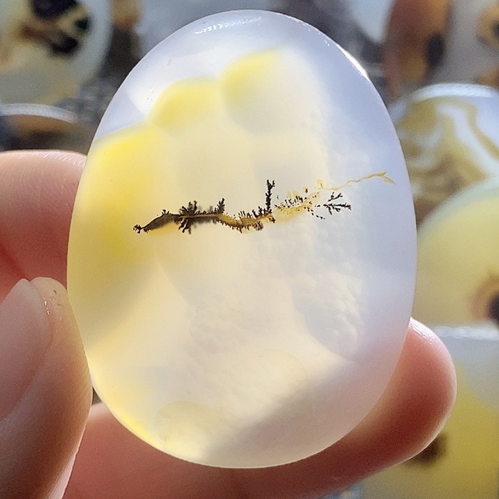 玛瑙/玉髓颈饰未镶嵌墨*