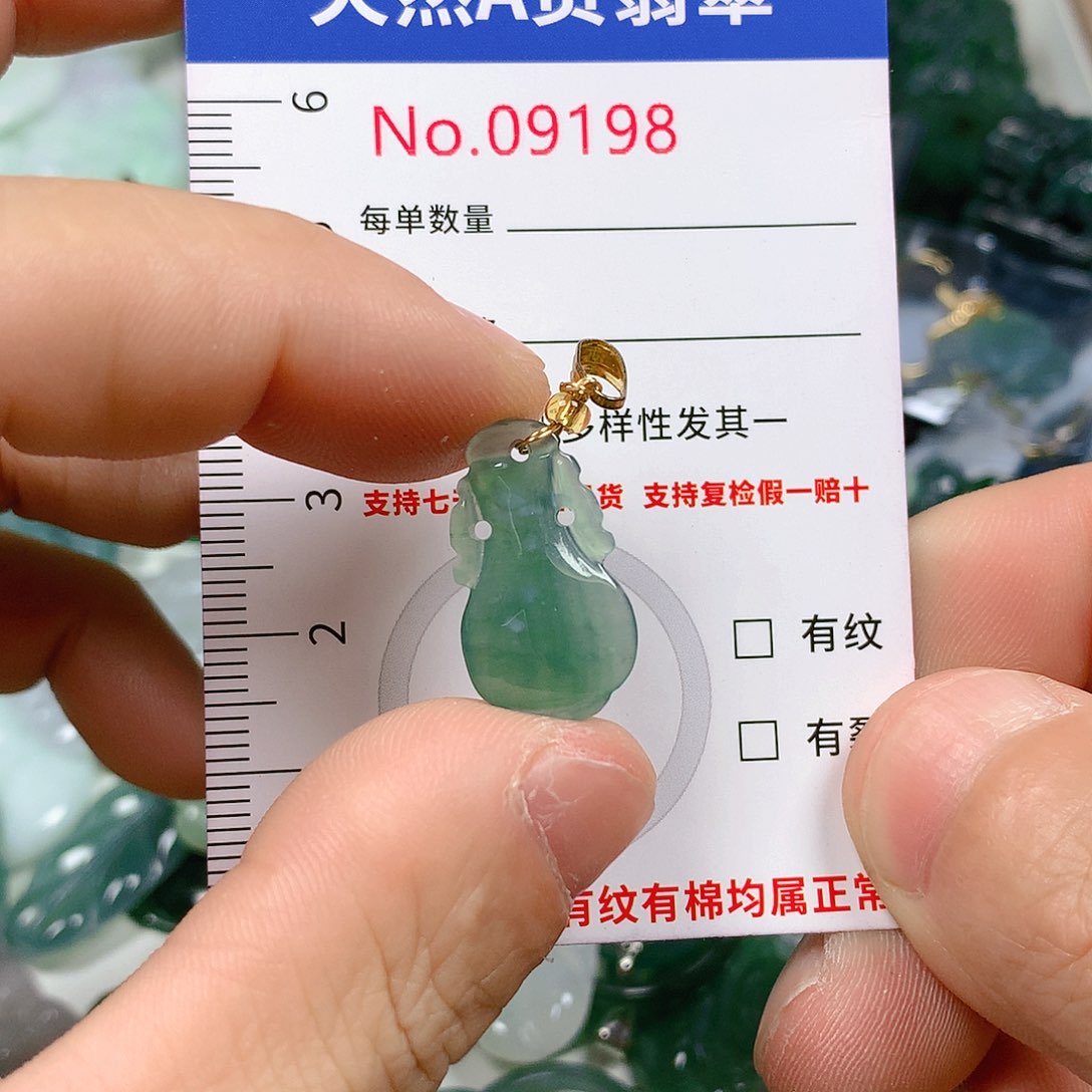 翡翠颈饰未镶嵌天然翡翠