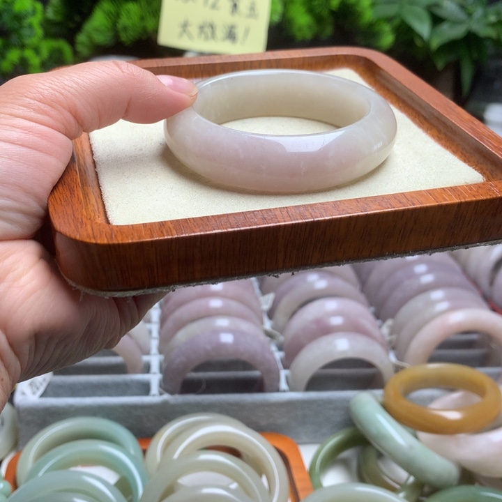 石英质玉未镶嵌手镯