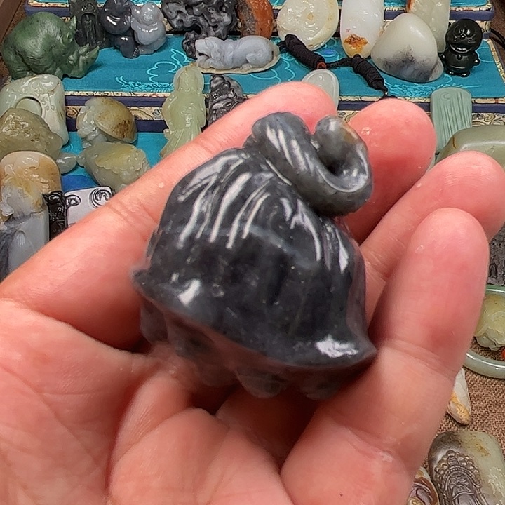 和田玉未镶嵌把件