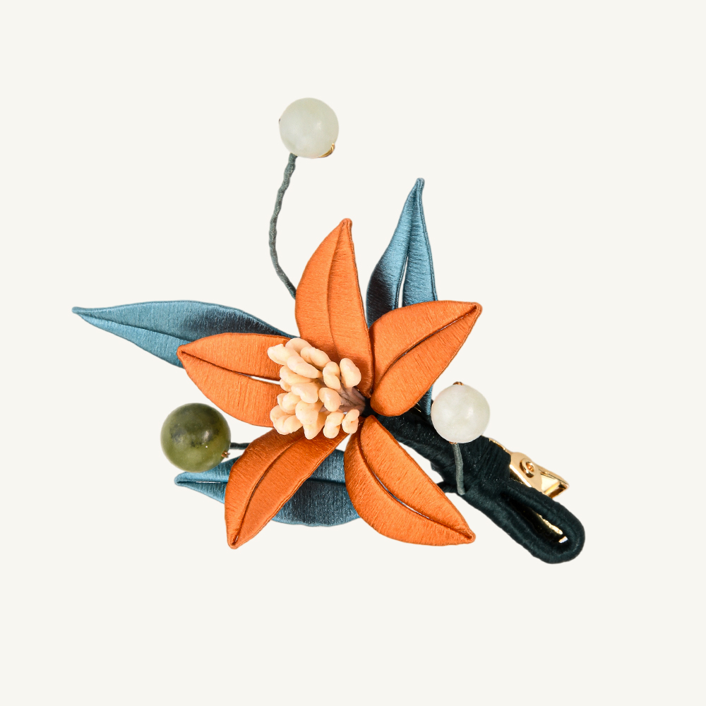 （缠花）砖红迎春花胸针