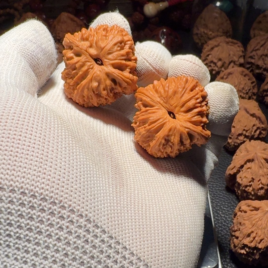 文玩核桃吊坠有修有黄有色差