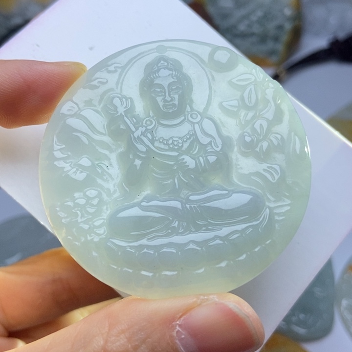 翡翠颈饰未镶嵌翡翠