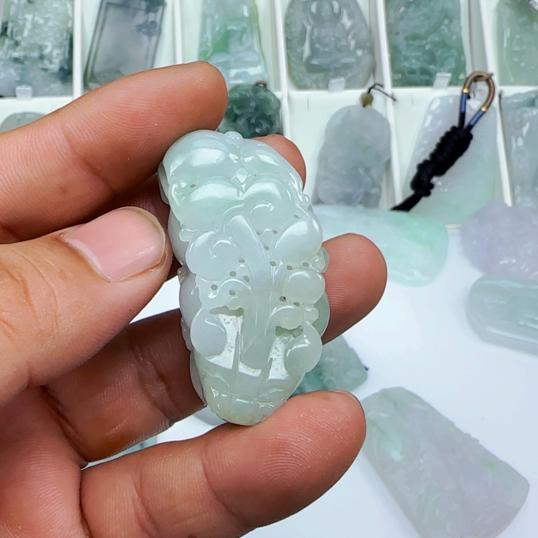 翡翠颈饰未镶嵌，