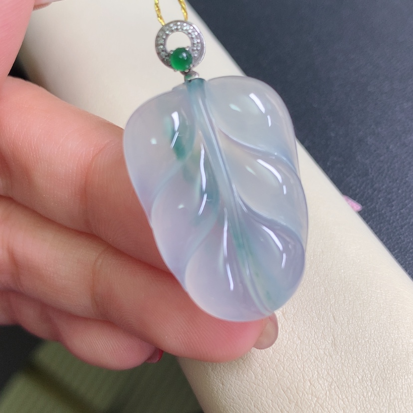 【闪购商品】翡翠颈饰18K金镶嵌叶子