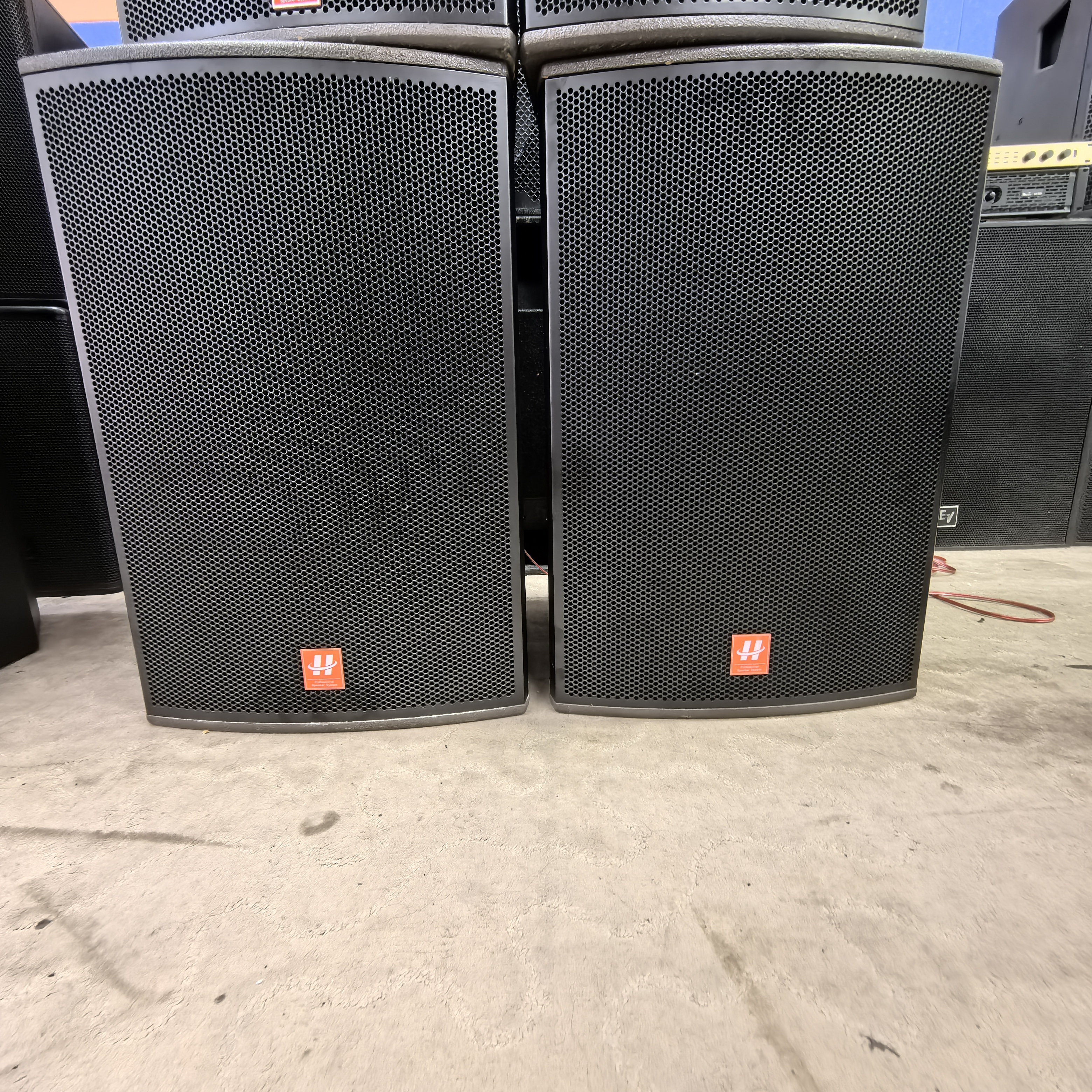 不包邮，湖山15寸音箱一对。保修1个月。