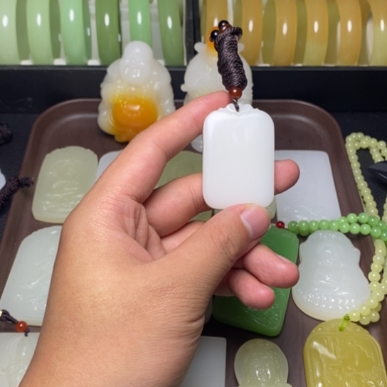 和田玉未镶嵌吊坠(不含链)