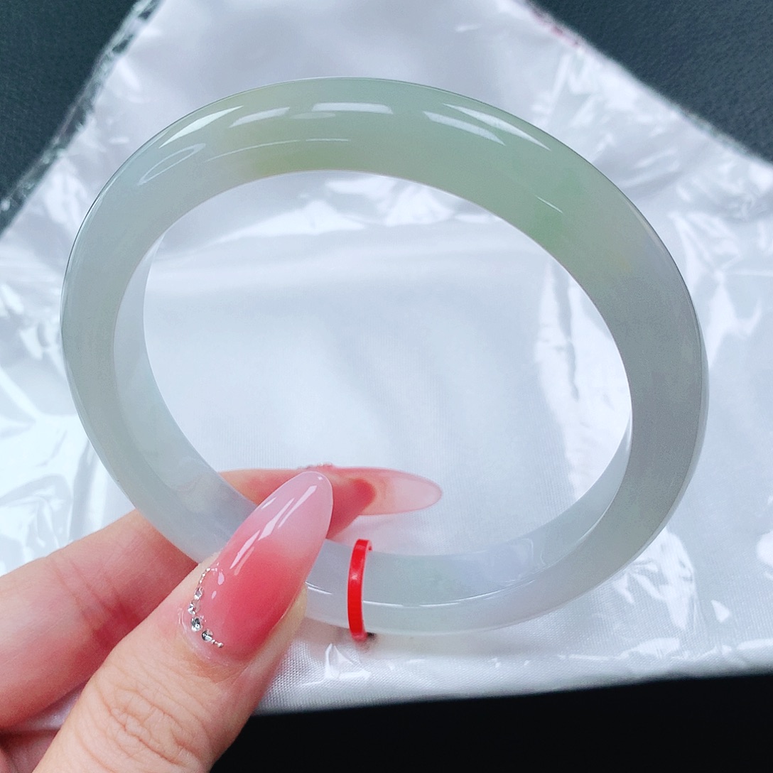 翡翠手镯未镶嵌60圈