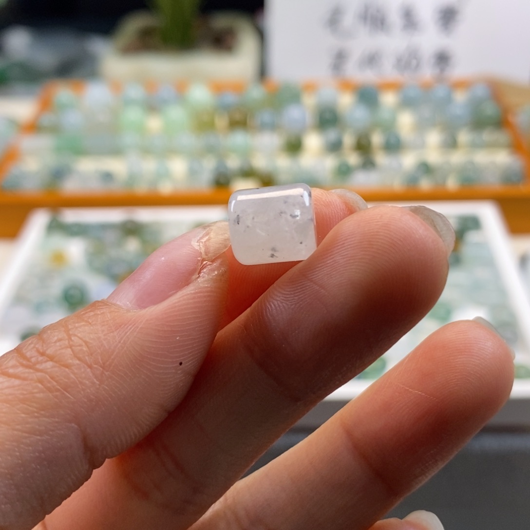 翡翠散珠天然翡翠乌鸡桶珠9,4×8.6