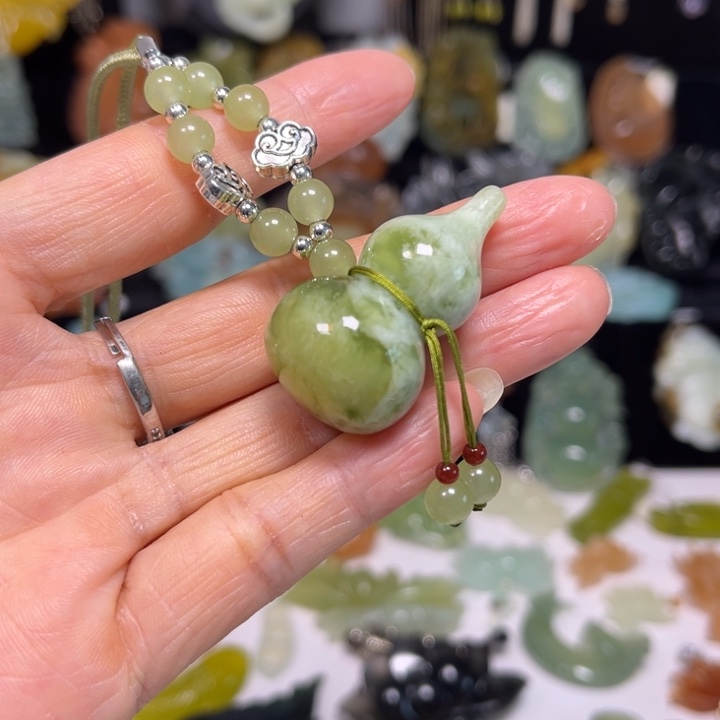 蛇纹石玉未镶嵌吊坠(赠链)